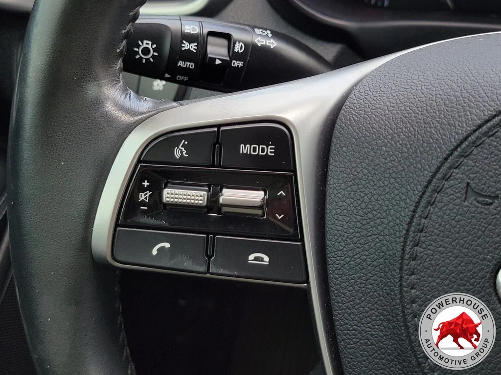 Used 2019 White Kia EX image 29