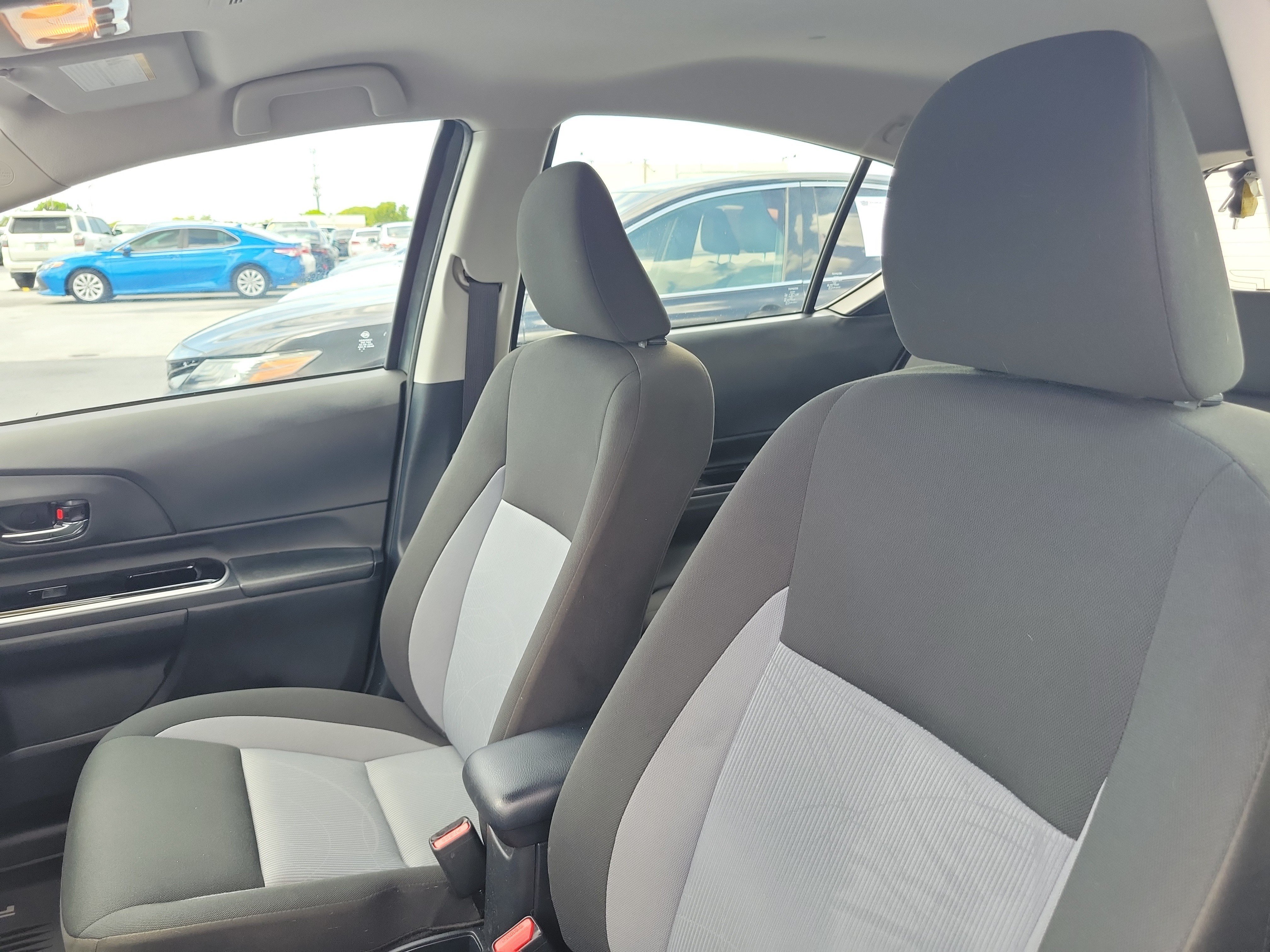 Used 2019 Magnetic Gray Metallic Toyota L image 20