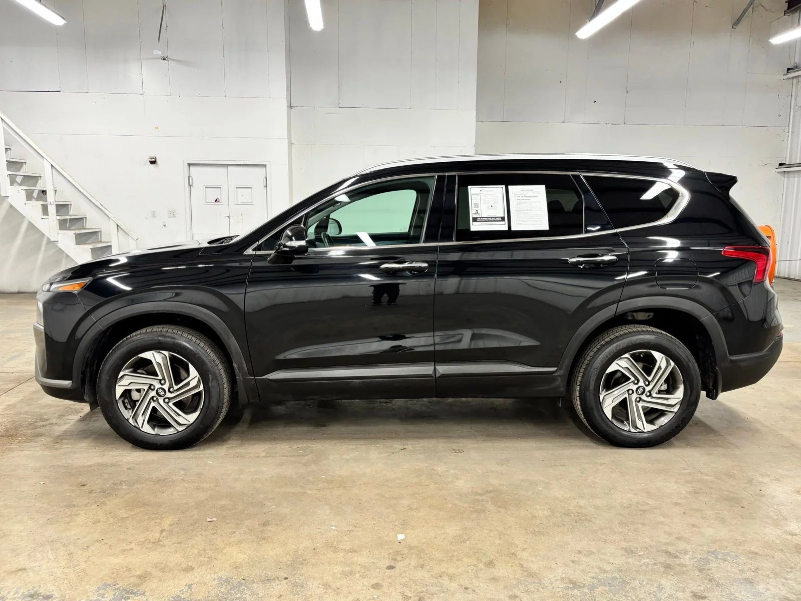 Used 2023 Black Hyundai SEL image 4