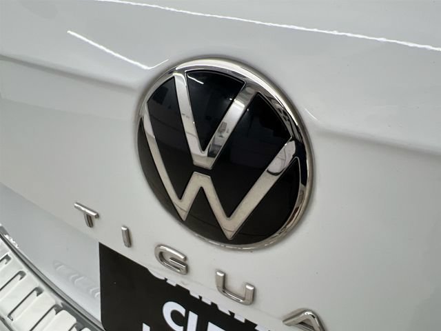 Used 2022 Pure White Volkswagen SE image 39