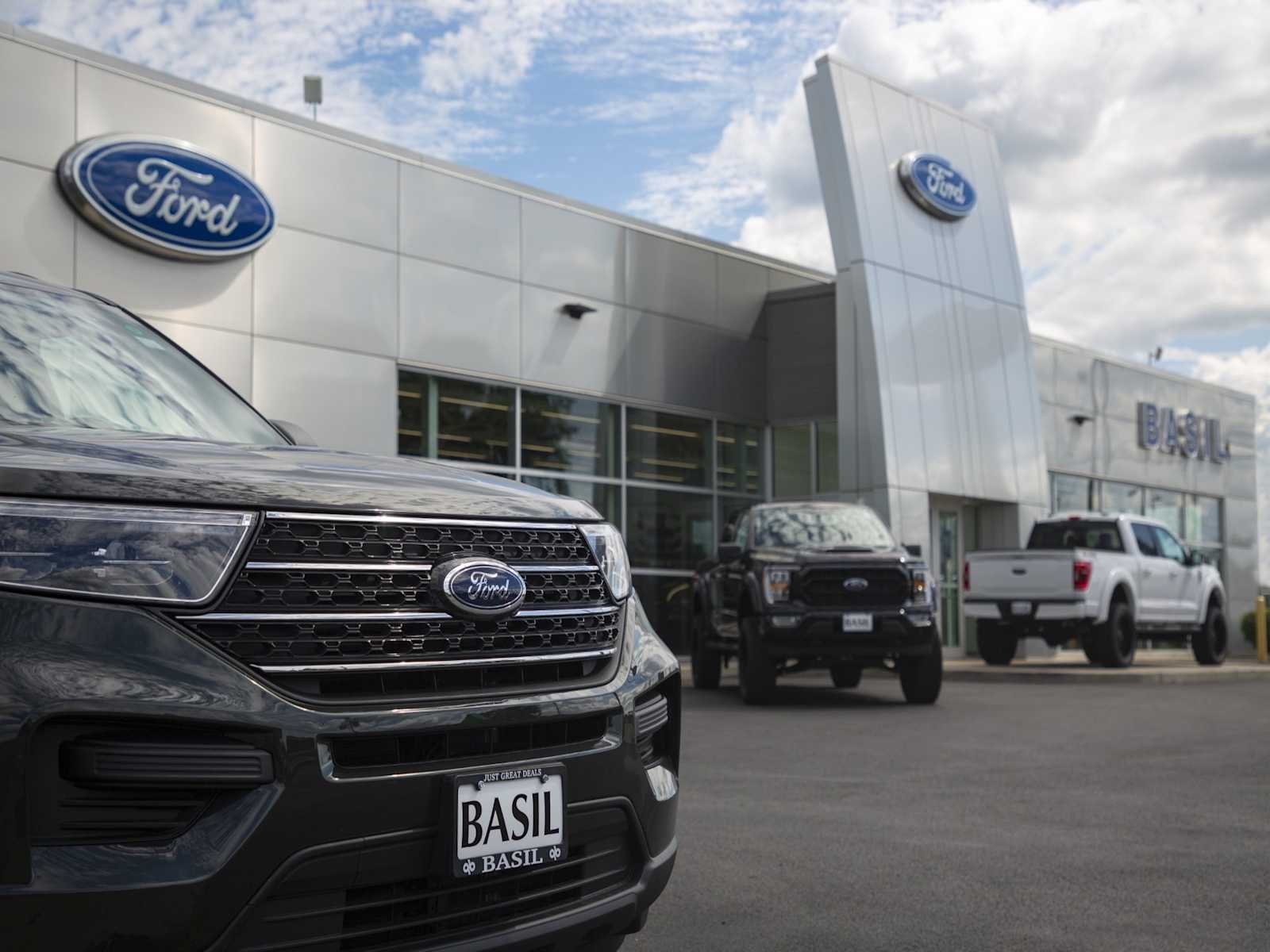 Used 2014 Ingot Silver Metallic Ford Limited image 11