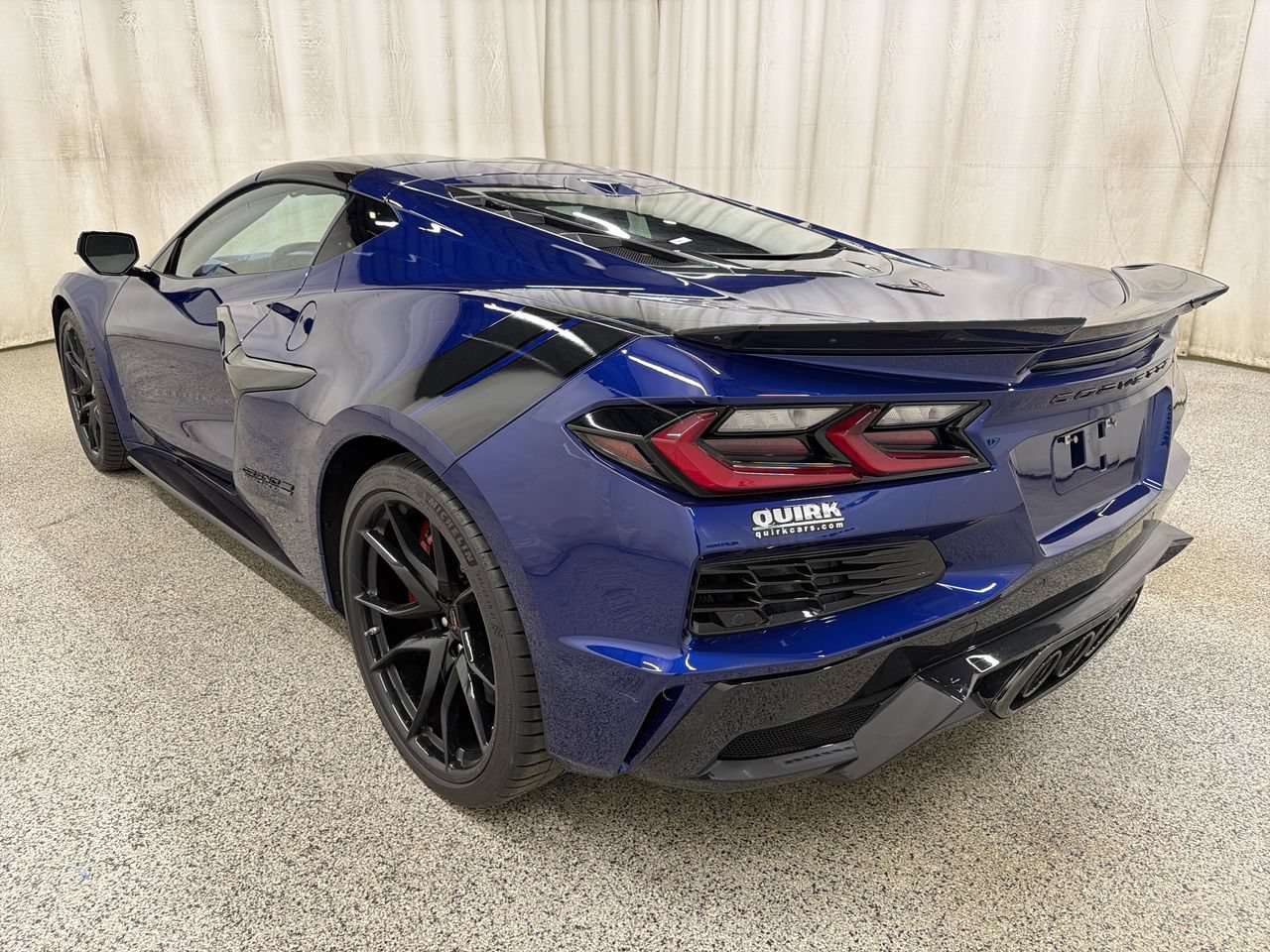 2027 Chevrolet Corvette 3LT - Photo 9
