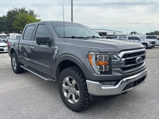 Used 2023 Gray Ford XLT image 3