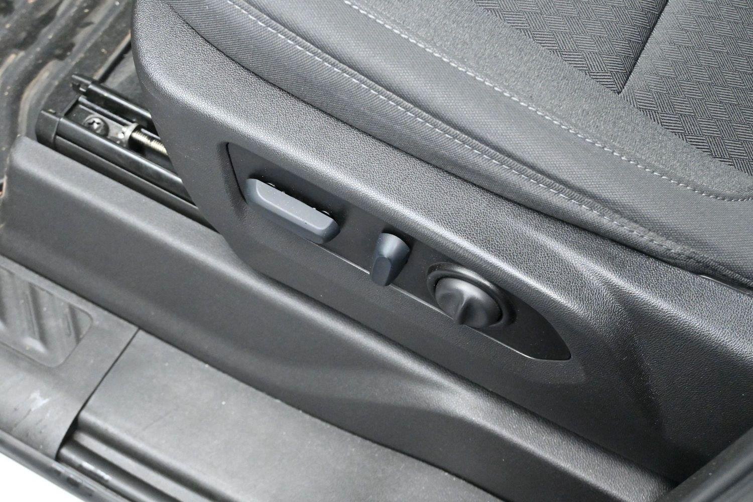 Used 2022 Summit White Chevrolet Custom image 14