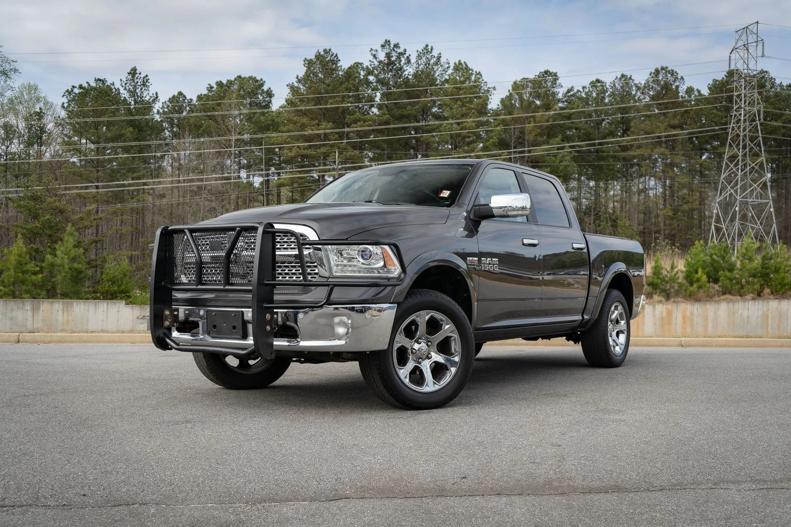 2018 RAM 1500 Laramie 4x4 Crew Cab 5'7's photo
