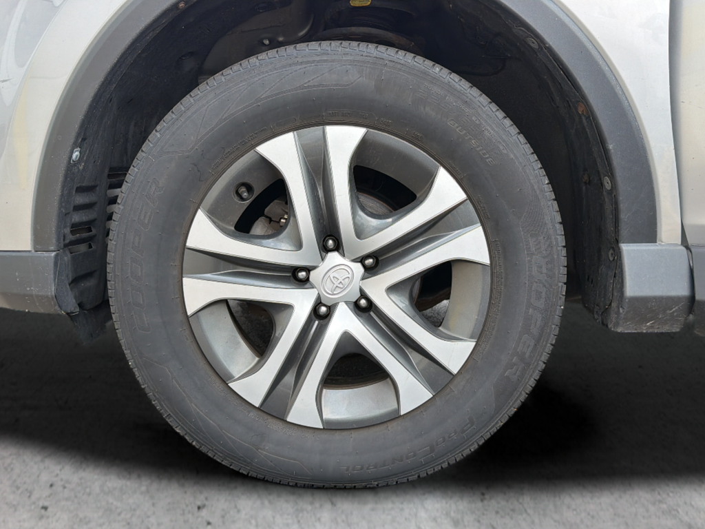 Used 2018 Silver Toyota LE image 44