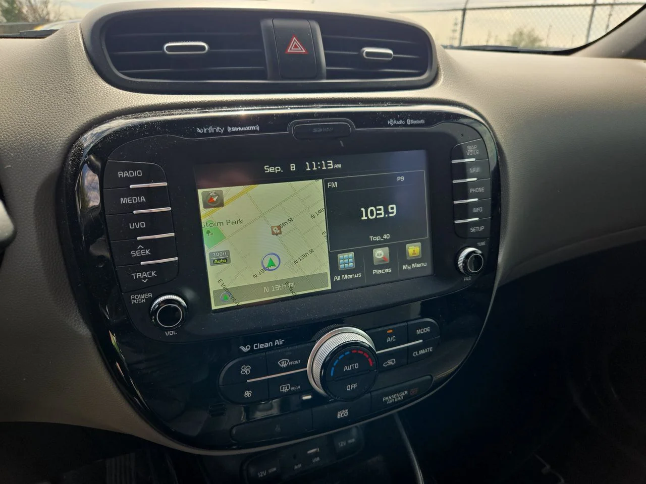 Used 2015 Clear White Kia Plus image 11