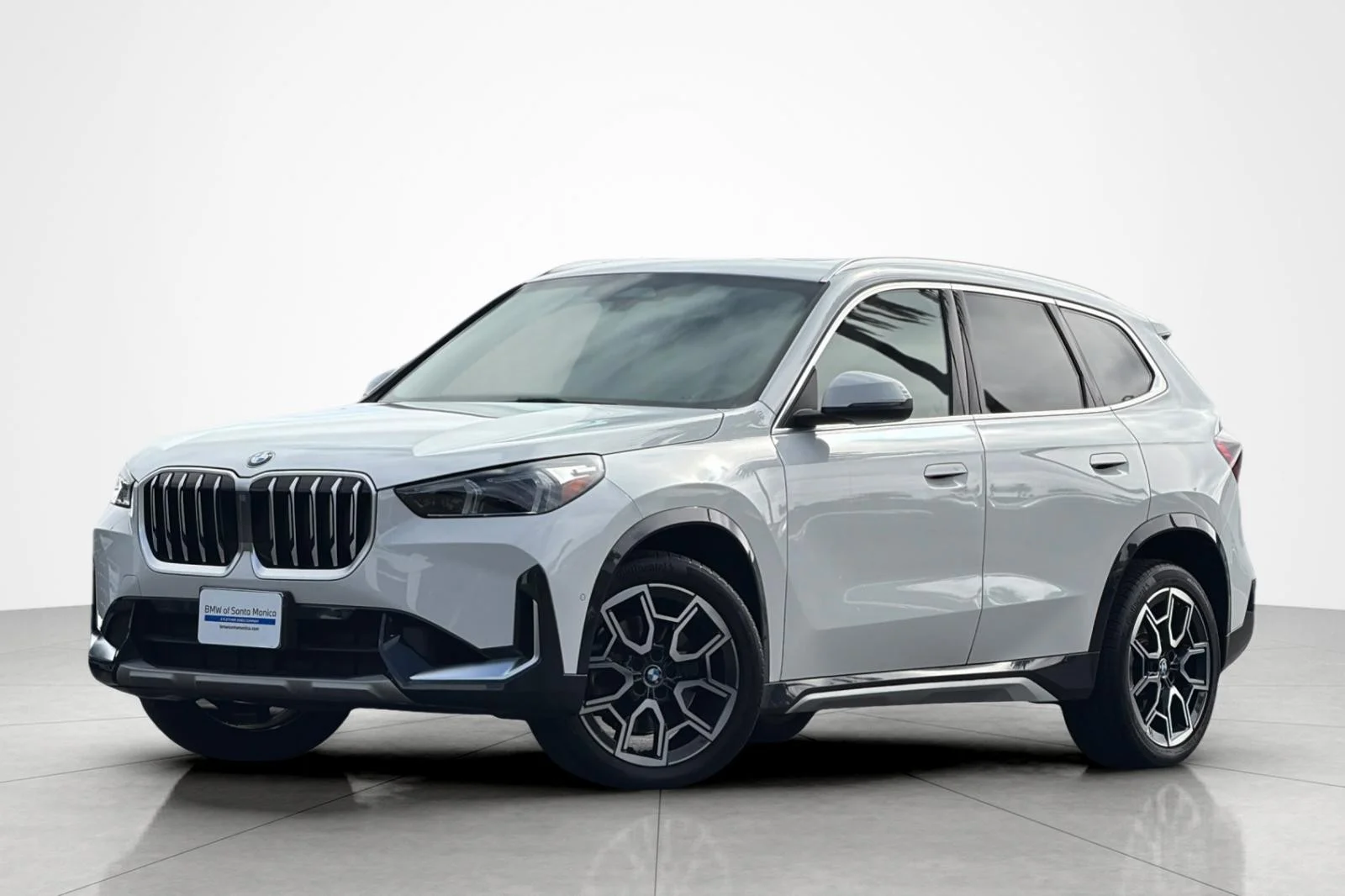 Used 2025 Alpine White BMW xDrive28i image 1