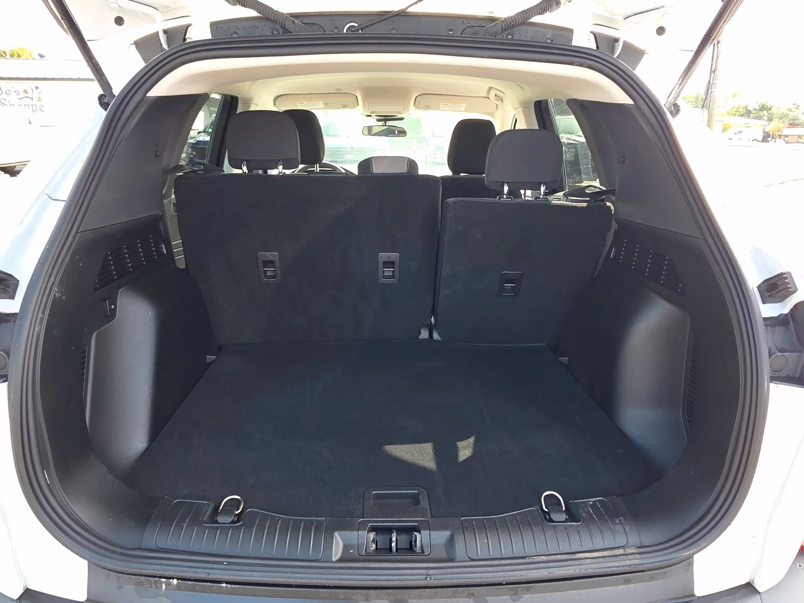 Used 2022 Oxford White Ford SE image 29
