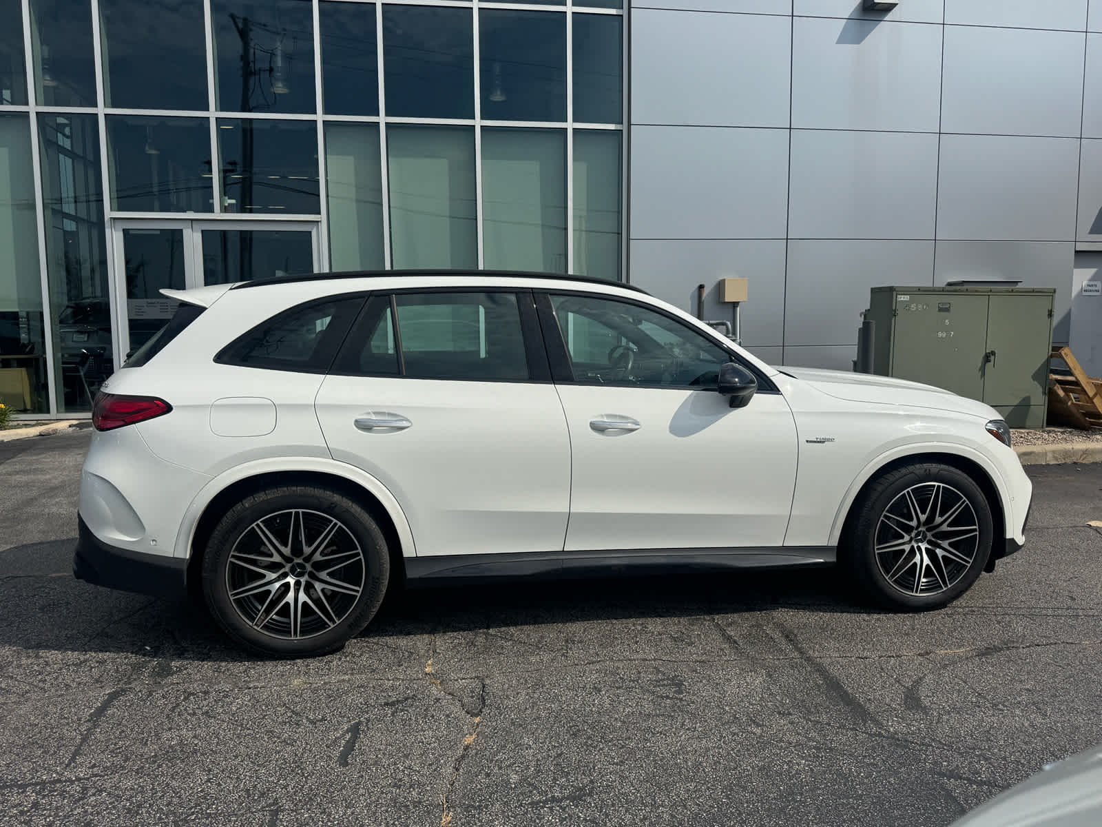 2025 Mercedes-Benz GLC AMG GLC43 - Photo 10