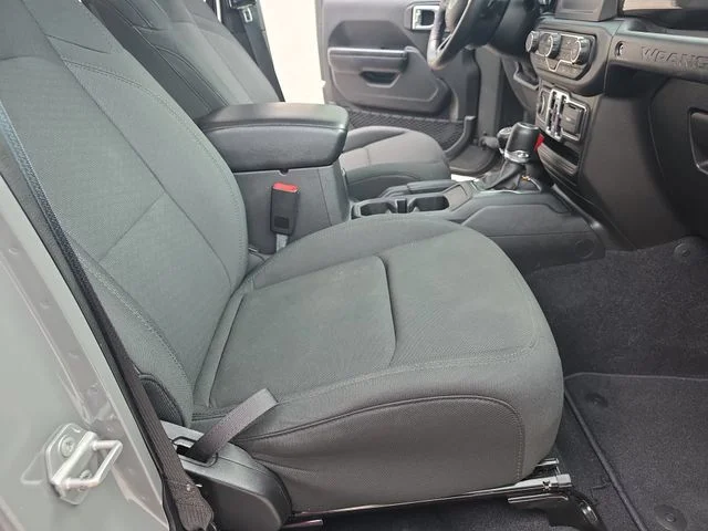 Used 2020 Gray Jeep Unlimited Sport Altitude image 11