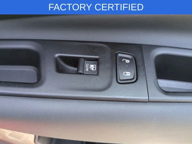 Used 2023 Red Jeep Latitude image 34