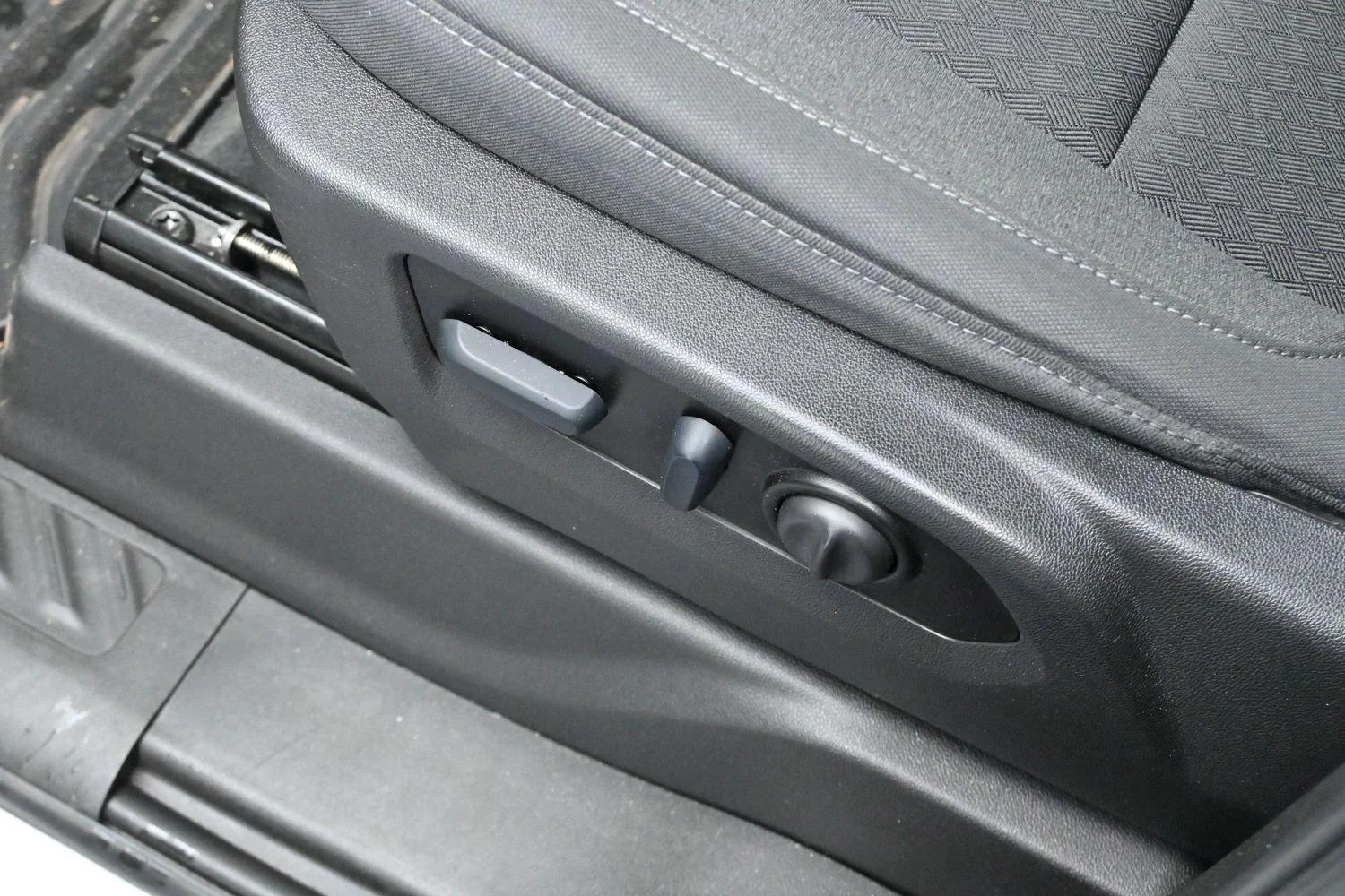 Used 2022 Summit White Chevrolet Custom image 14