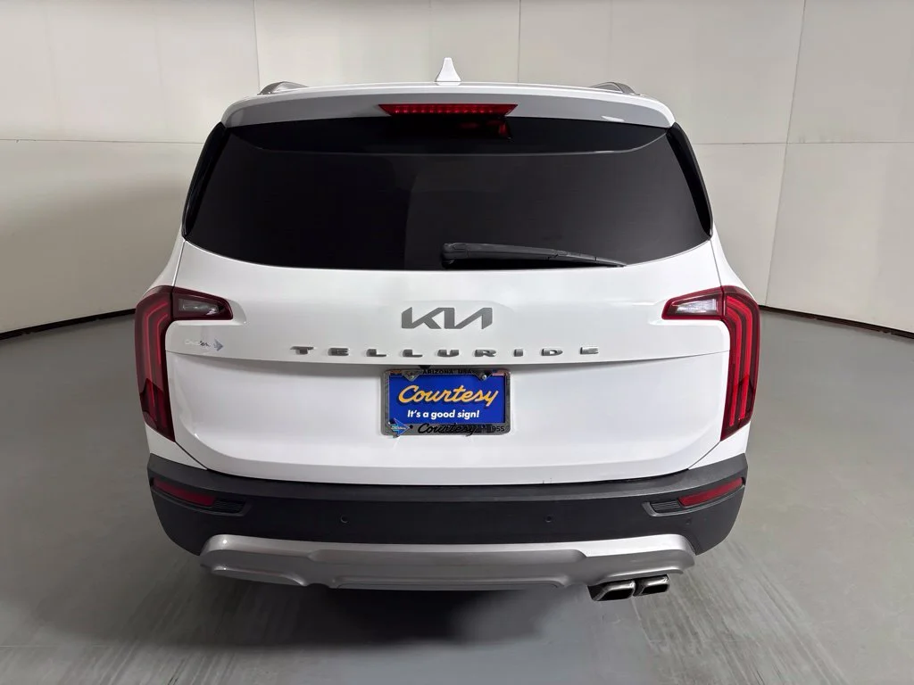 Used 2022 White Kia EX image 7