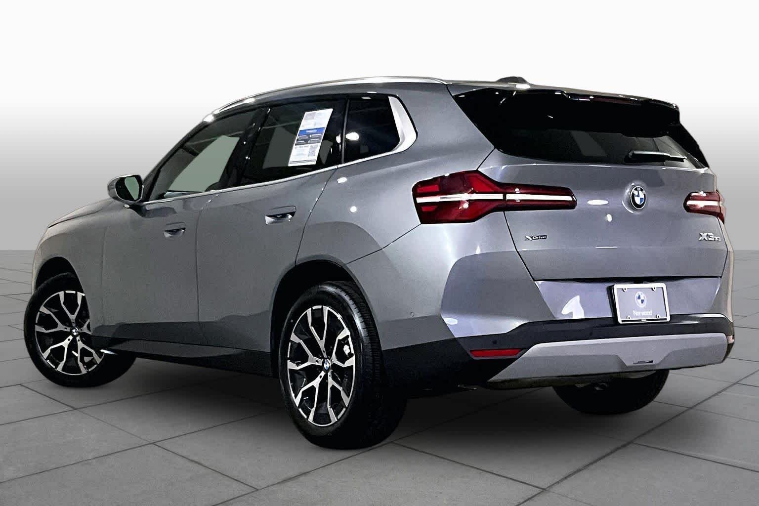 Used 2026 Skyscraper Grey Metallic BMW 30 xDrive image 11