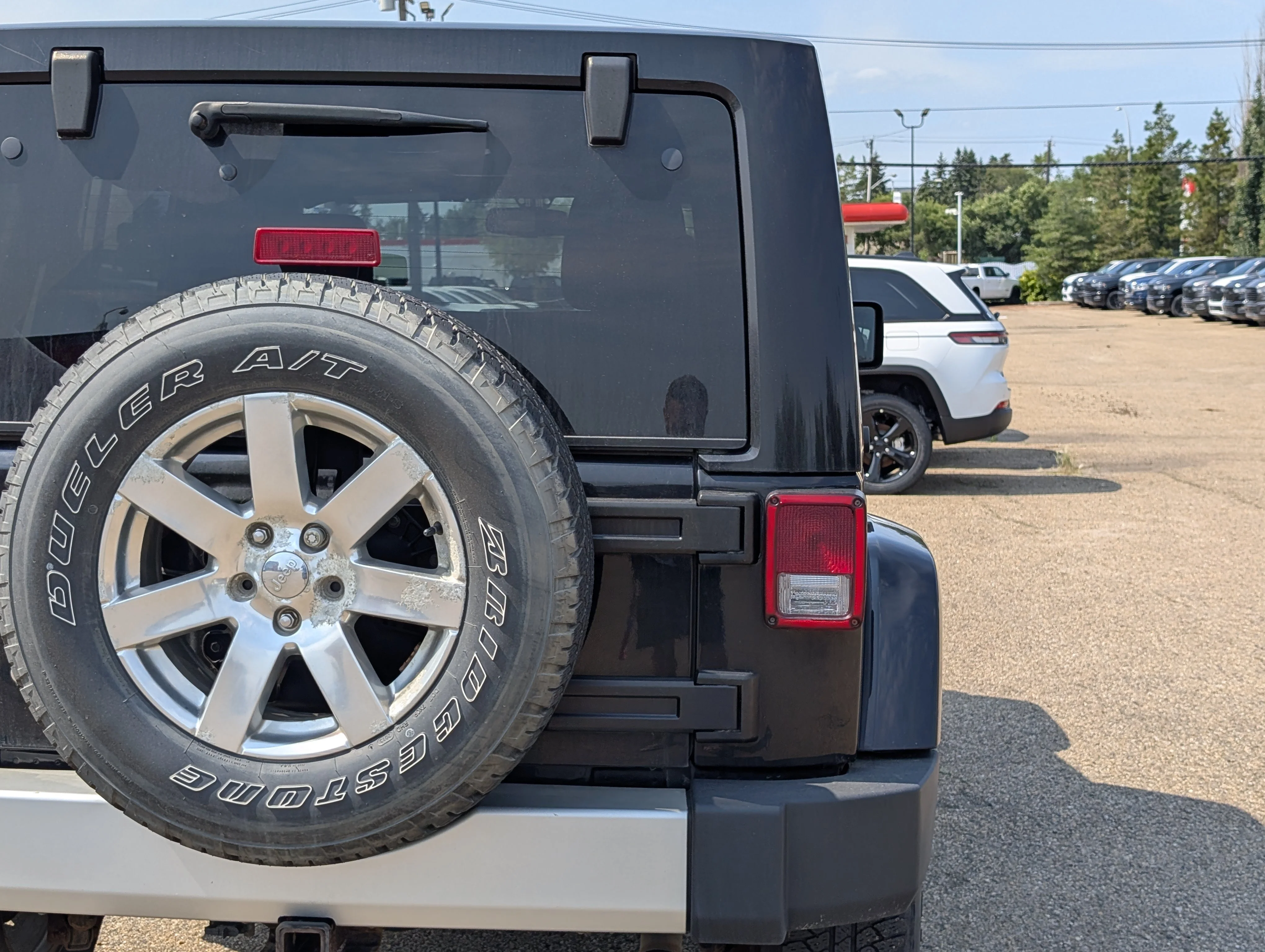 Used 2013 Black Jeep Sahara image 11