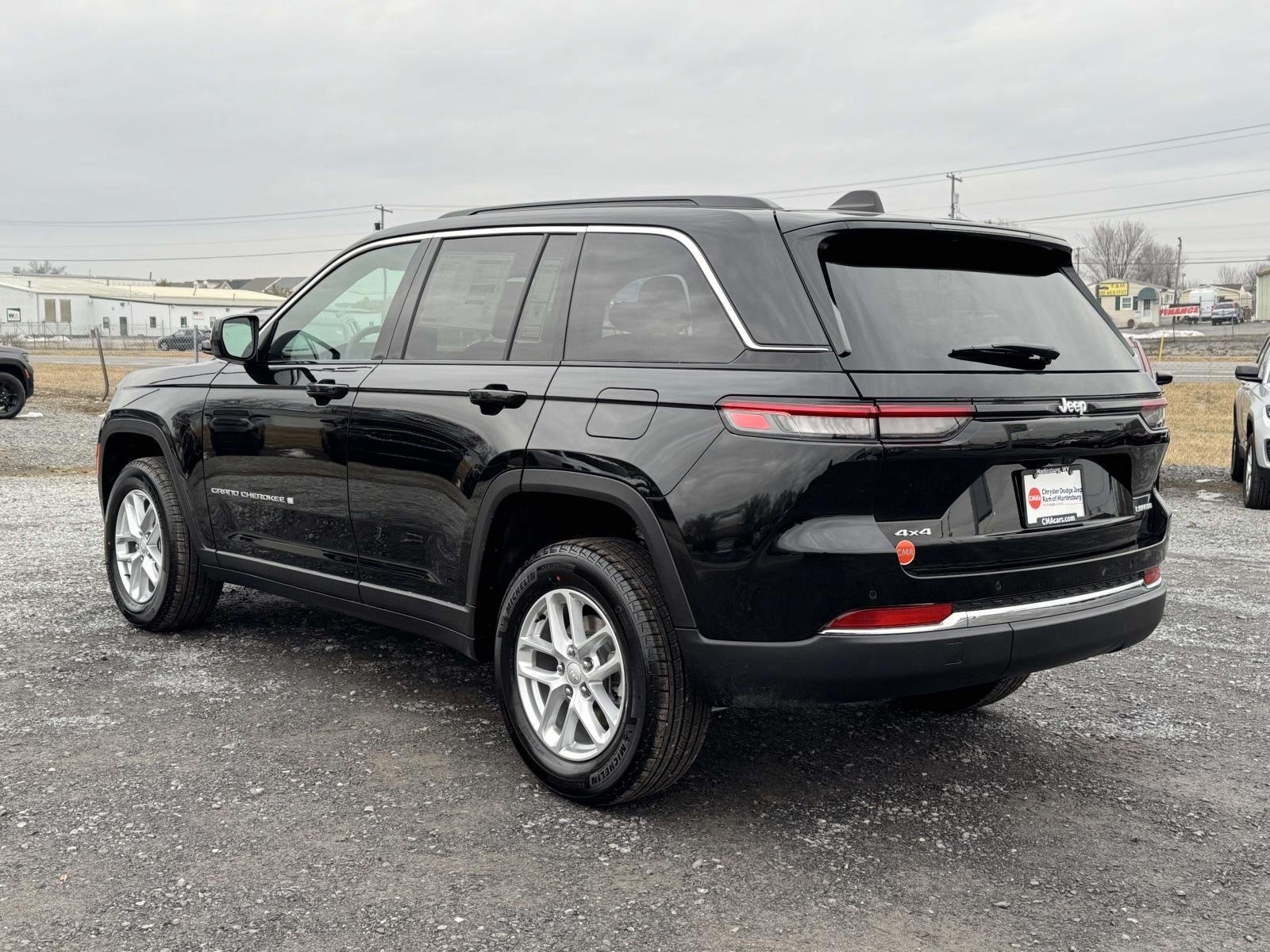 New 2026 Diamond Black Crystal Pearl-Coat Exterior Paint Jeep Laredo X image 23