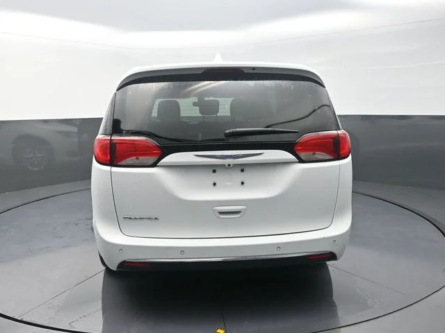 Used 2018 White Chrysler Touring Plus image 7