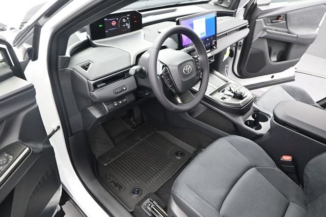 New 2026 Wind Chill Pearl/Black Toyota XSE image 4