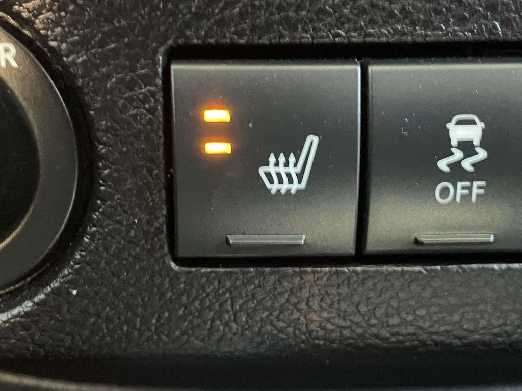 Used 2016 Black Jeep Unlimited Sahara image 35