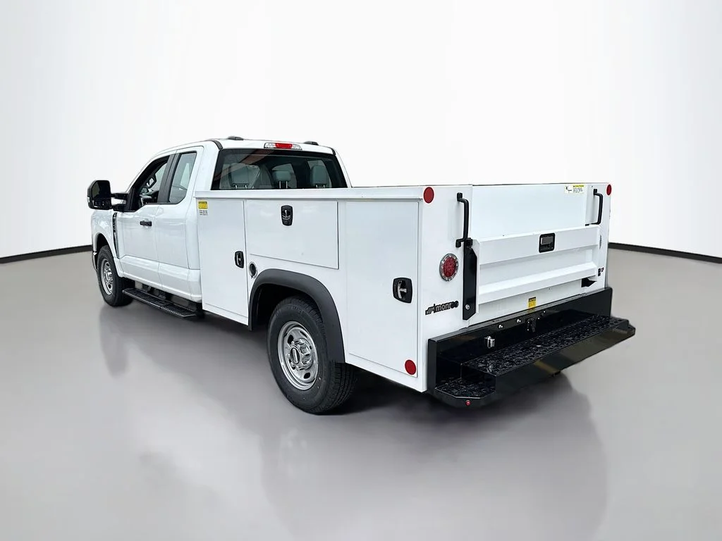 New 2026 Oxford White Ford XL image 5