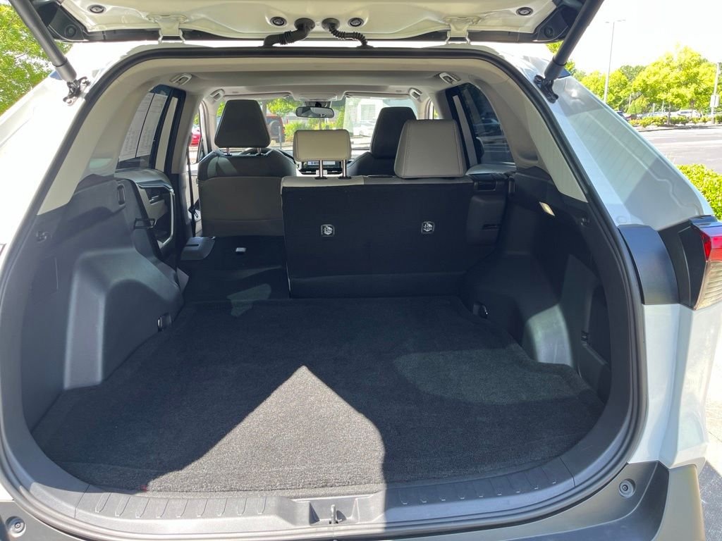 Used 2025 Beige Toyota XLE Premium image 33