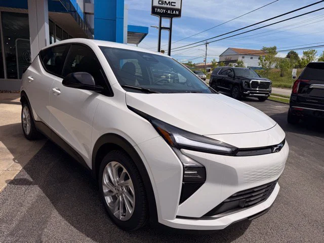 2027 Chevrolet Bolt LT - Photo 8