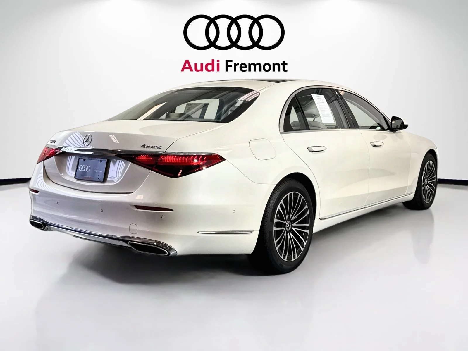 Used 2023 Manufaktur Diamond White Mercedes-Benz S 500 image 5
