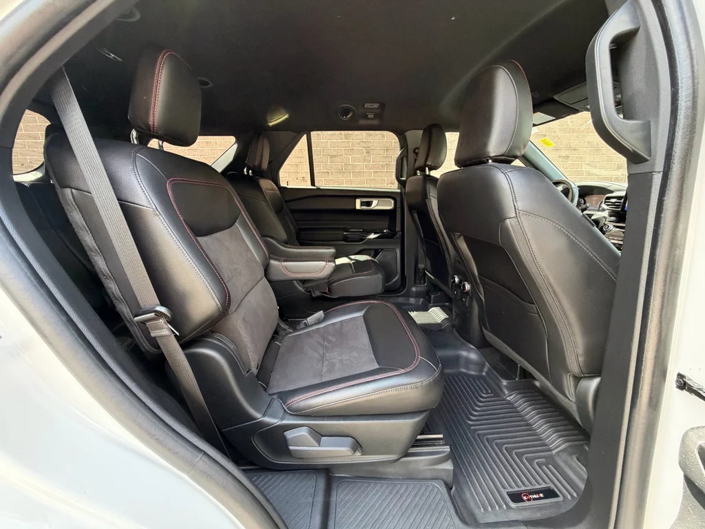 Used 2023 Star White Metallic Tri-Coat Ford ST-Line image 18