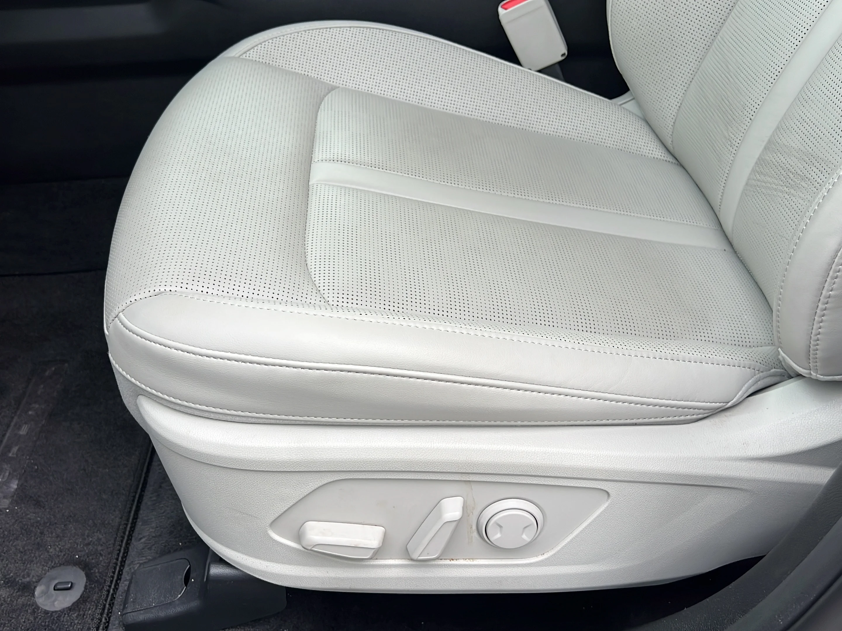 Used 2025 Wolf Gray Kia EX image 17