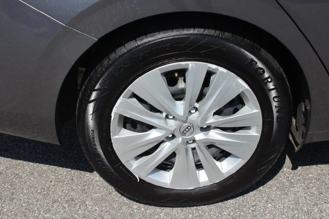 Used 2025 Gray Nissan S image 33