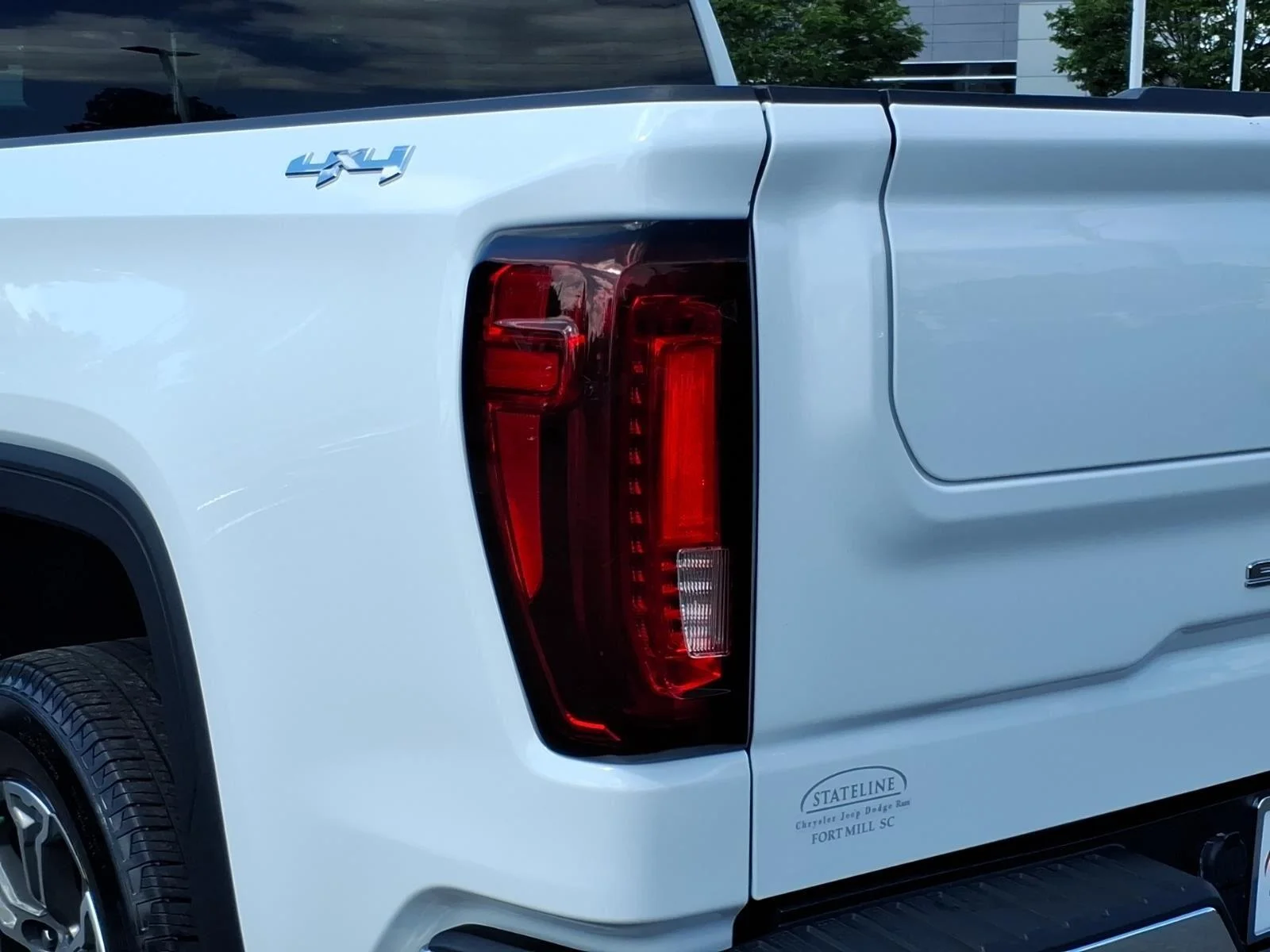 Used 2025 Summit White GMC SLT image 17