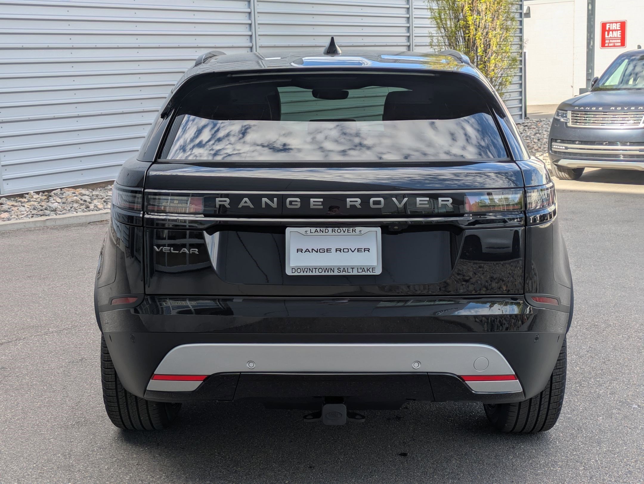 New 2026 Santorini Black Land Rover S image 7
