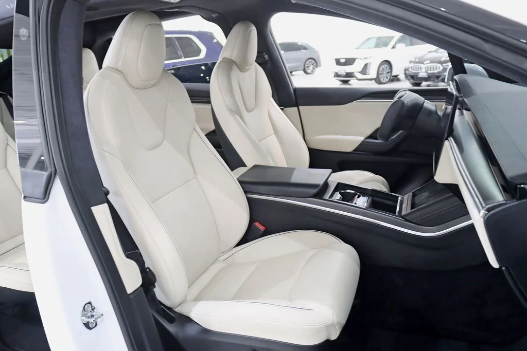 Used 2022  Tesla Plaid image 29