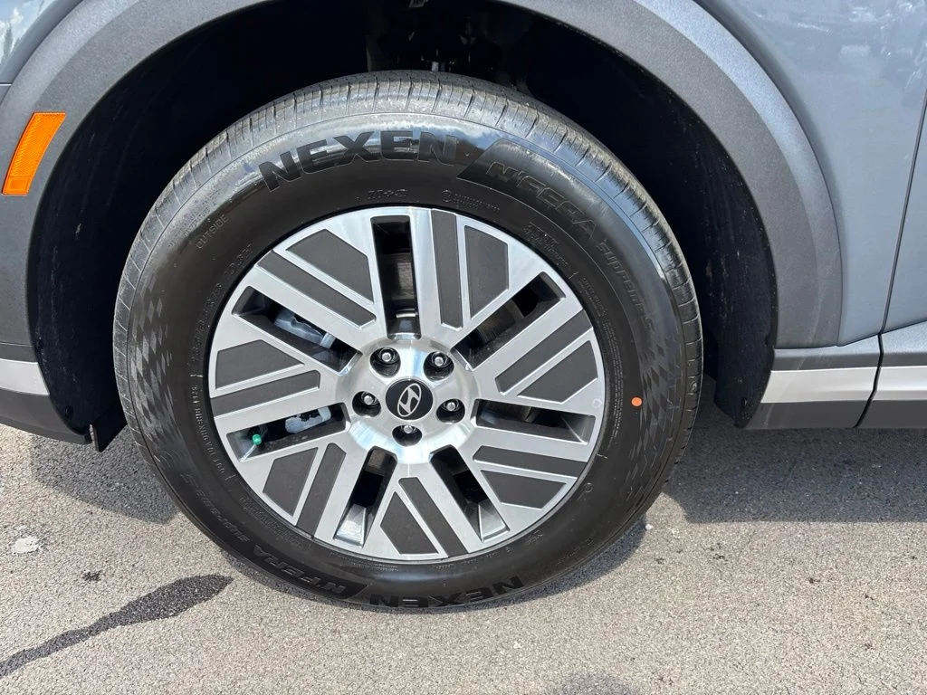 New 2026 Gray Hyundai SEL Premium image 9