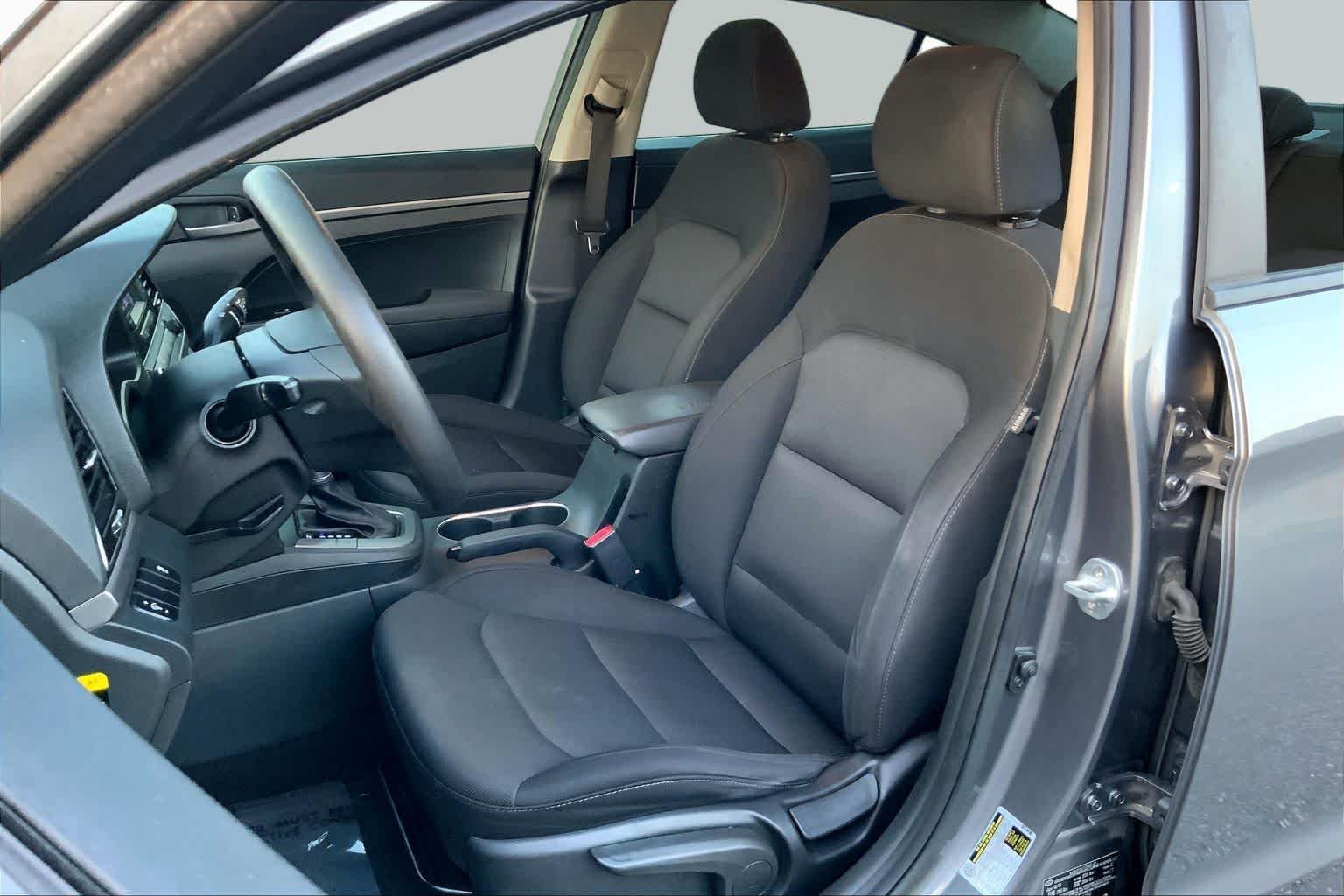 Used 2018 Machine Gray Hyundai SE image 7