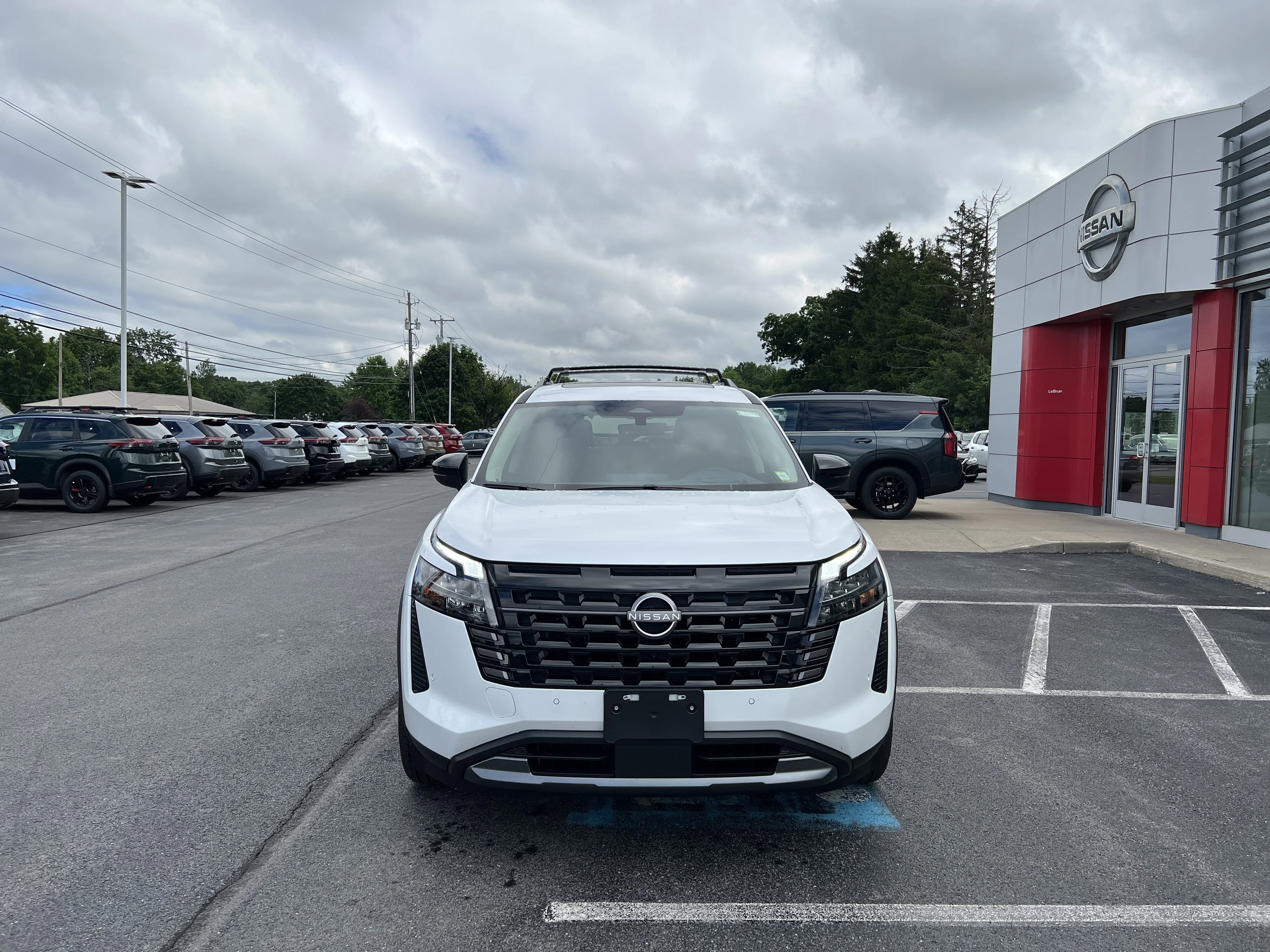 New 2026 Everest White Pearl TriCoat Nissan Platinum image 2