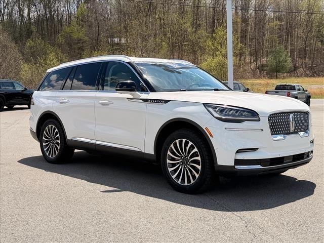 Used 2023 Pristine White Metallic Tri-Coat Lincoln Reserve image 7