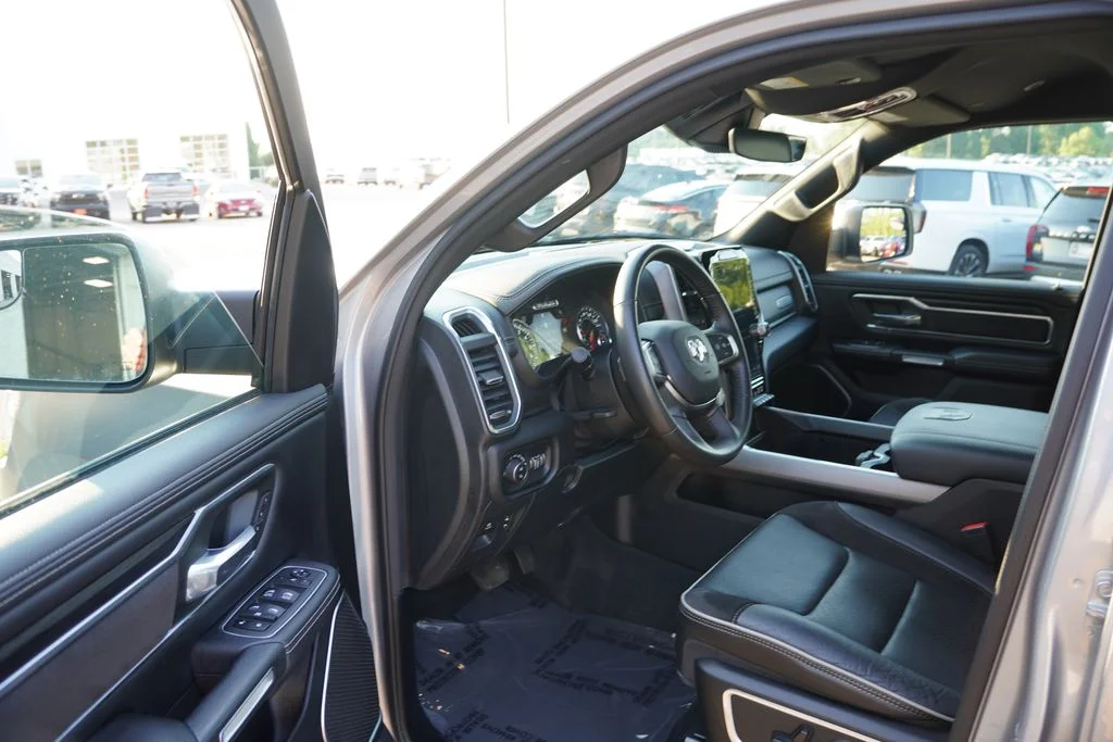 Used 2023 Billet Silver Metallic Clearcoat Ram Laramie image 15