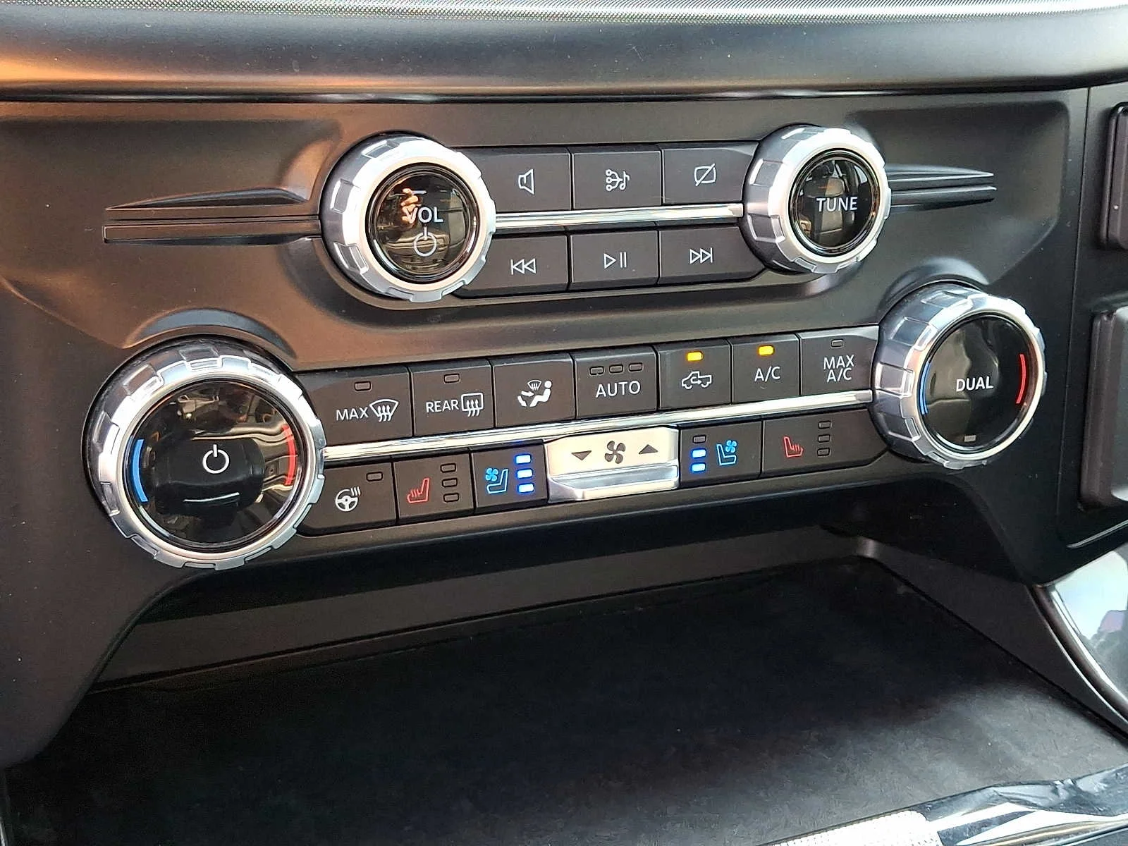 Used 2023 White Ford Tremor image 16