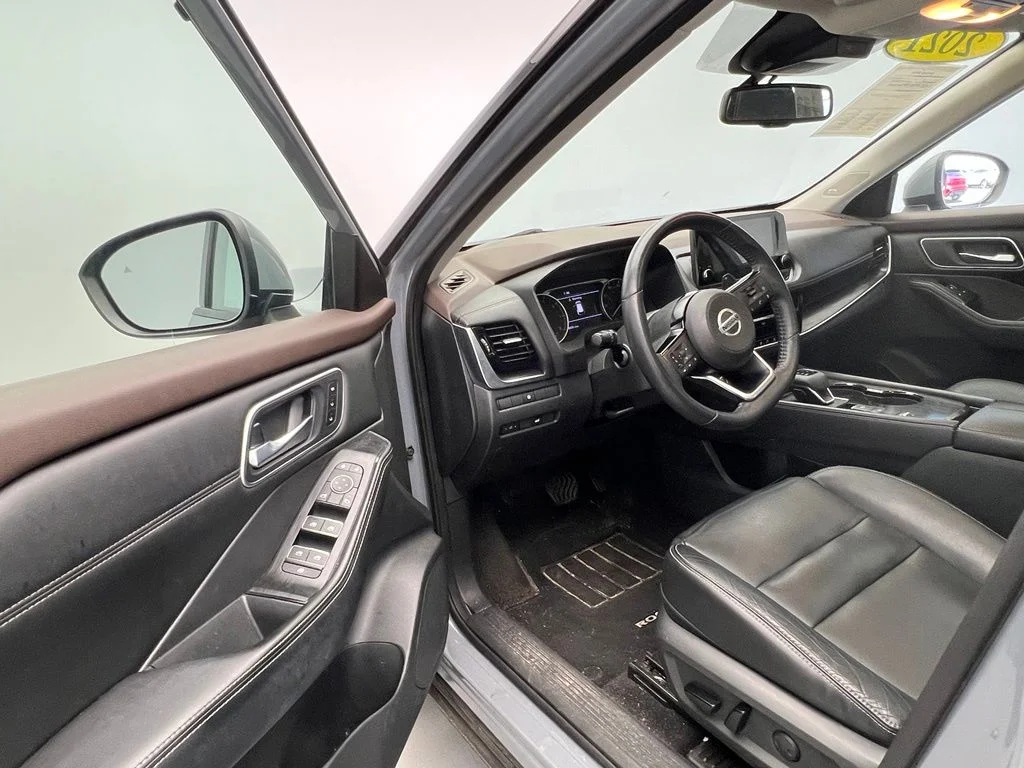 Used 2021 Gray Nissan SL image 21