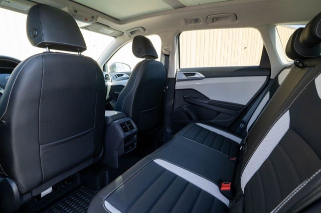 2025 Volkswagen Taos SEL - Photo 28