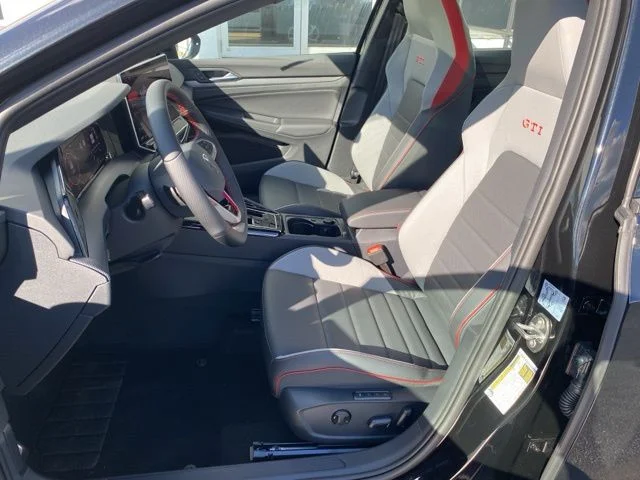 2025 Volkswagen Golf GTI SE - Photo 19