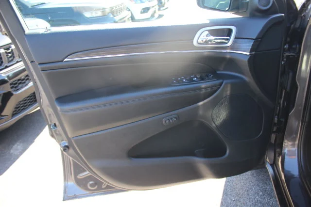 Used 2020 Gray Jeep Limited image 20