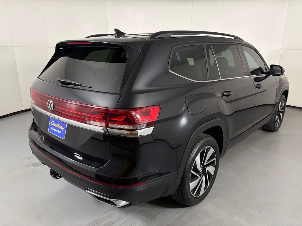 Used 2024 Black Volkswagen 2.0T SE w/Technology image 8