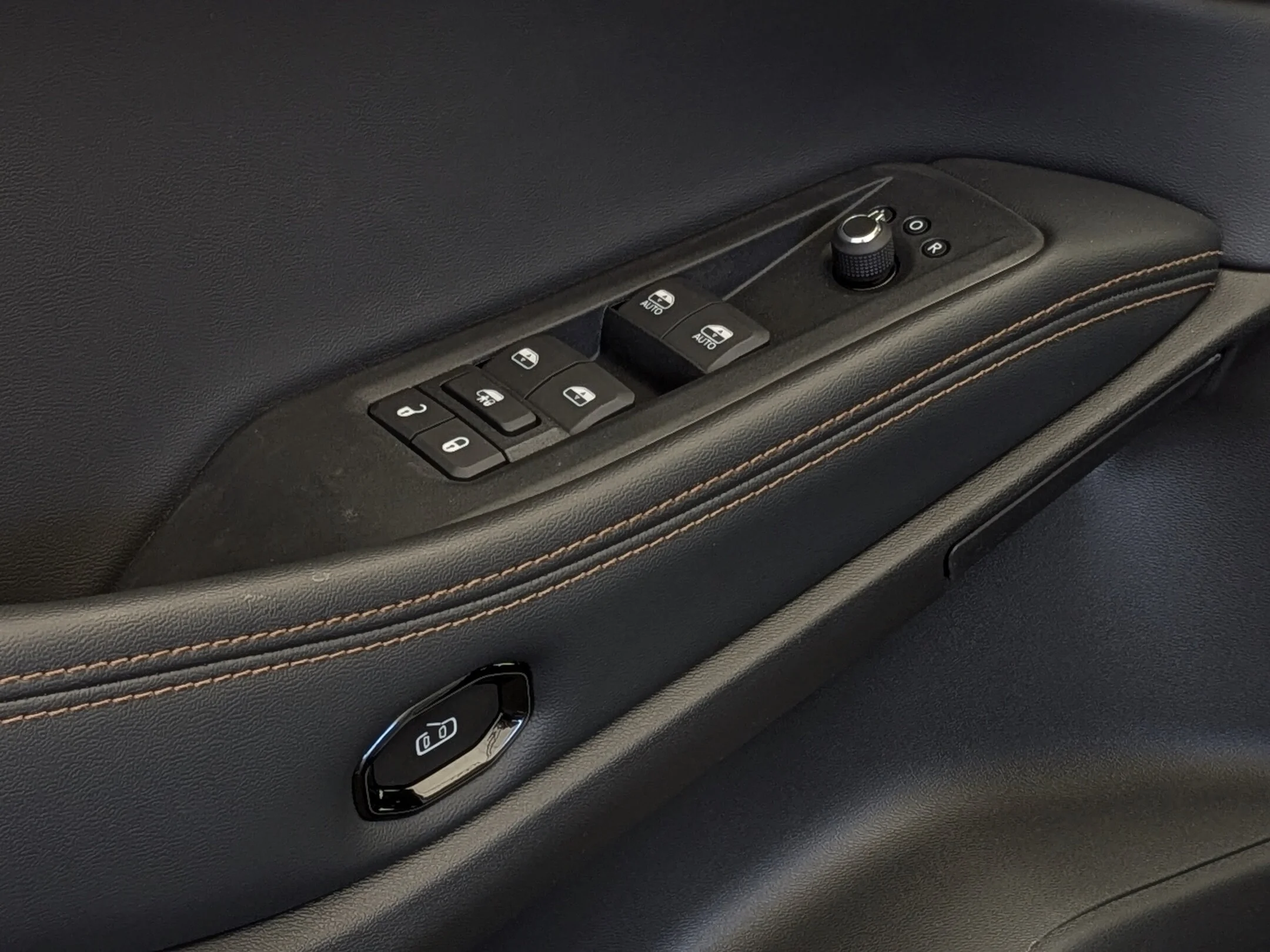 New 2026 White Jeep Limited - - Hybrid - Capri Leatherette - Power Liftgate - Wireless Charging & More! image 15
