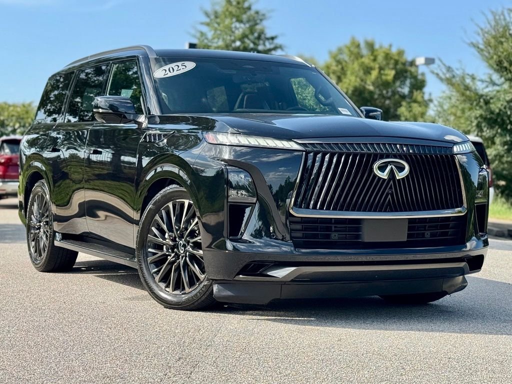 Used 2025 Black INFINITI AUTOGRAPH image 2