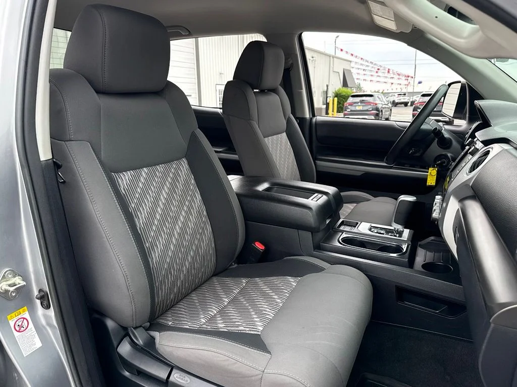 Used 2018 Silver Toyota SR5 image 26