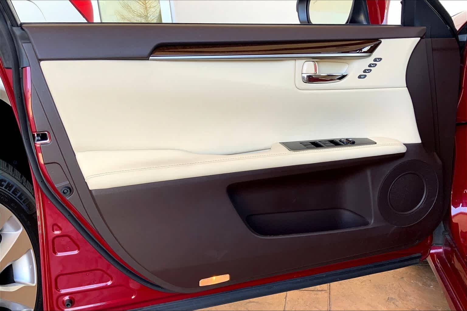Used 2018 Matador Red Mica Lexus  image 22