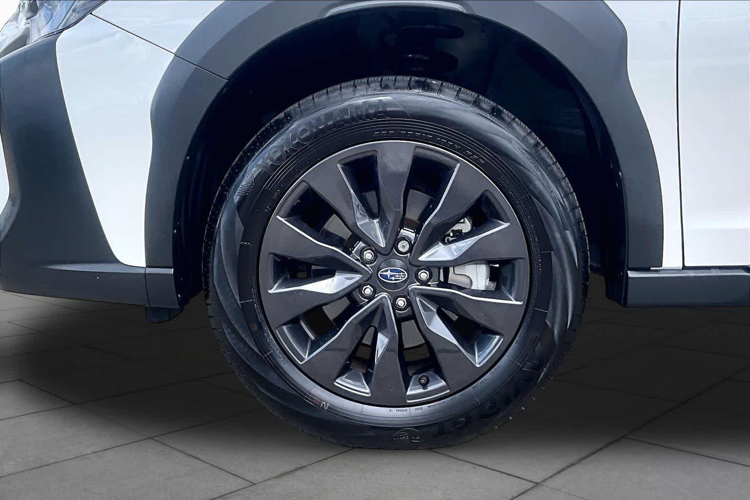 Used 2025 Crystal White Pearl Subaru Onyx Edition image 11